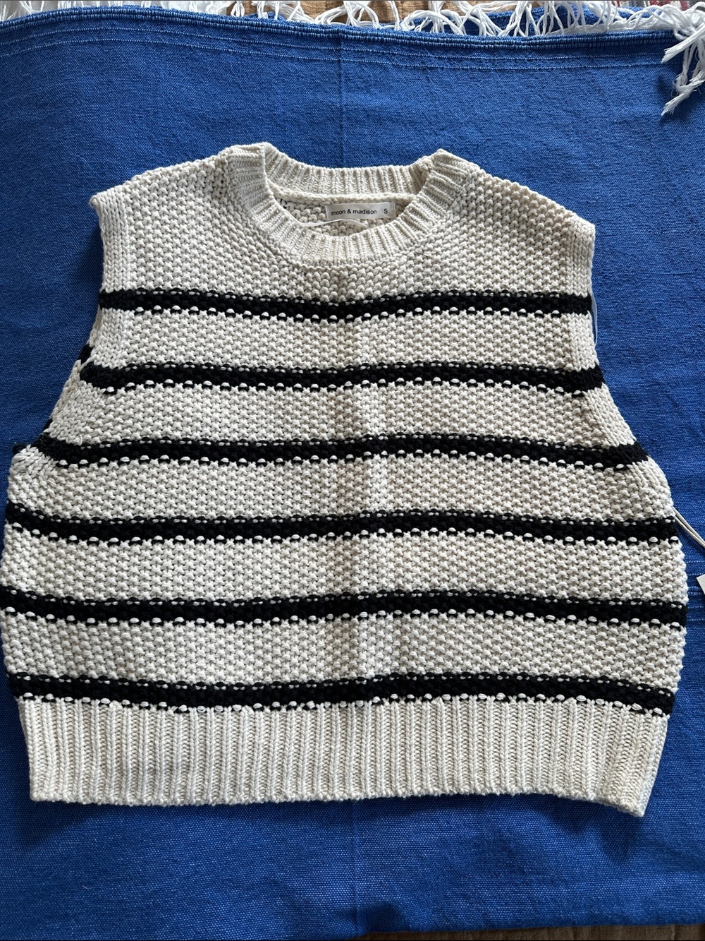 Moon & Madison Knit Sleeveless Vest
